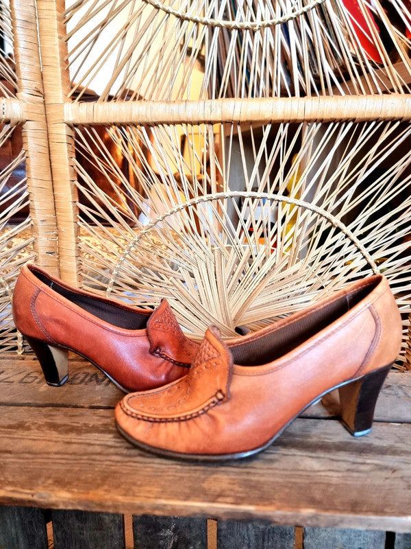Vintage 70s Jen Leather Heeled Loafer Shoes