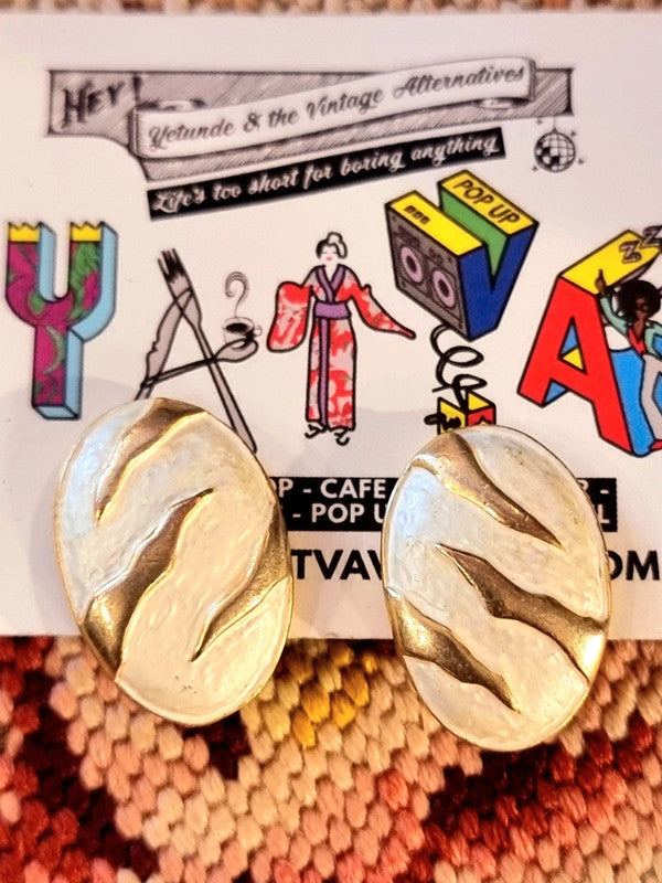 Vintage 80's Oval Clip-On Earrings