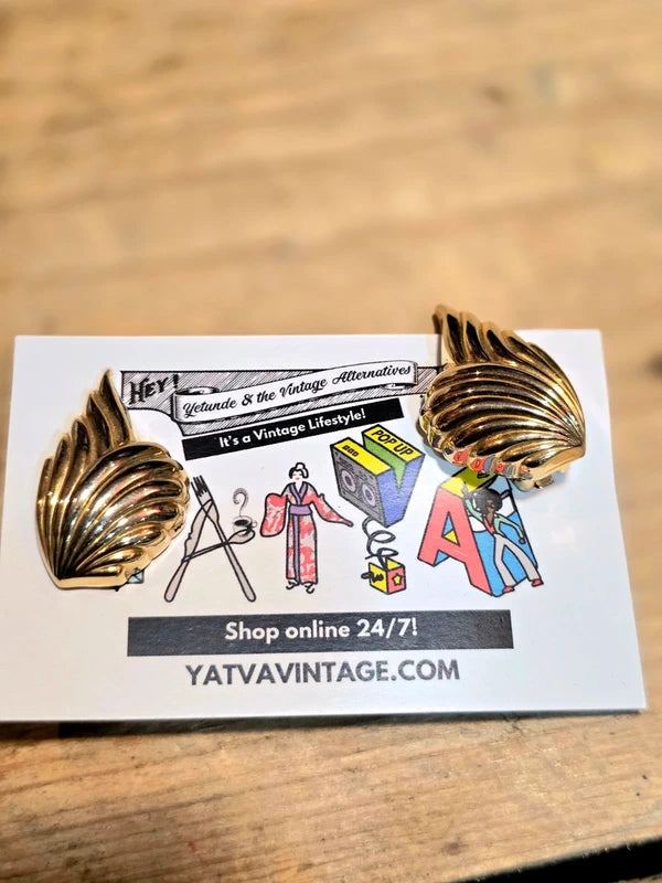 Vintage 80's Shell Clip-On Earrings