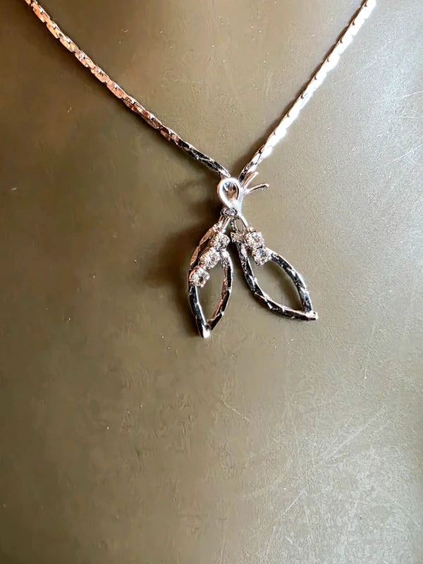 Vintage 80's Lily Necklace