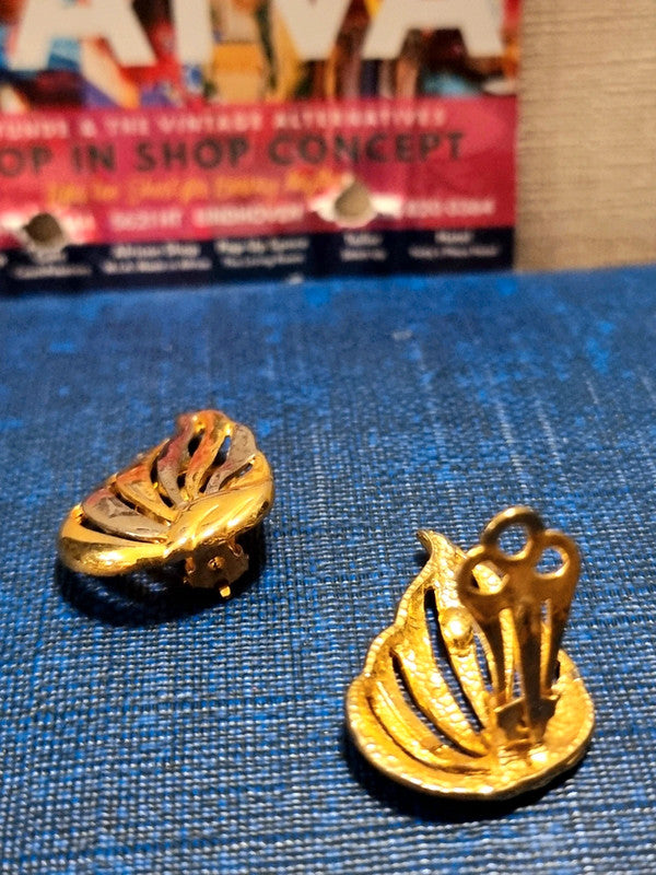 Vintage 80's Leaf Clip on Earrings