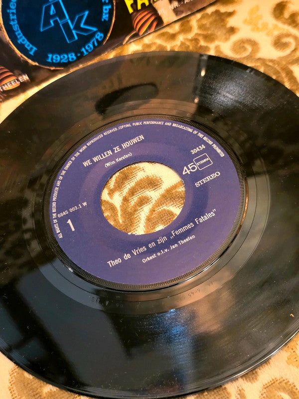 Theo de Vries En Zijn Femmes Fatales – We Willen Ze Houwen Vinyl Record