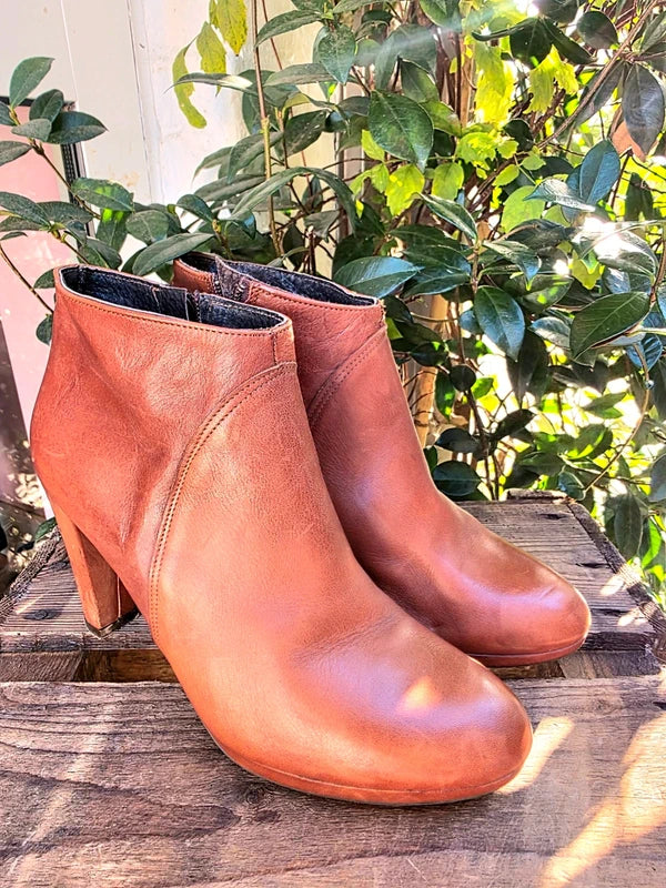 Vintage Van Dalen Ankle Boots