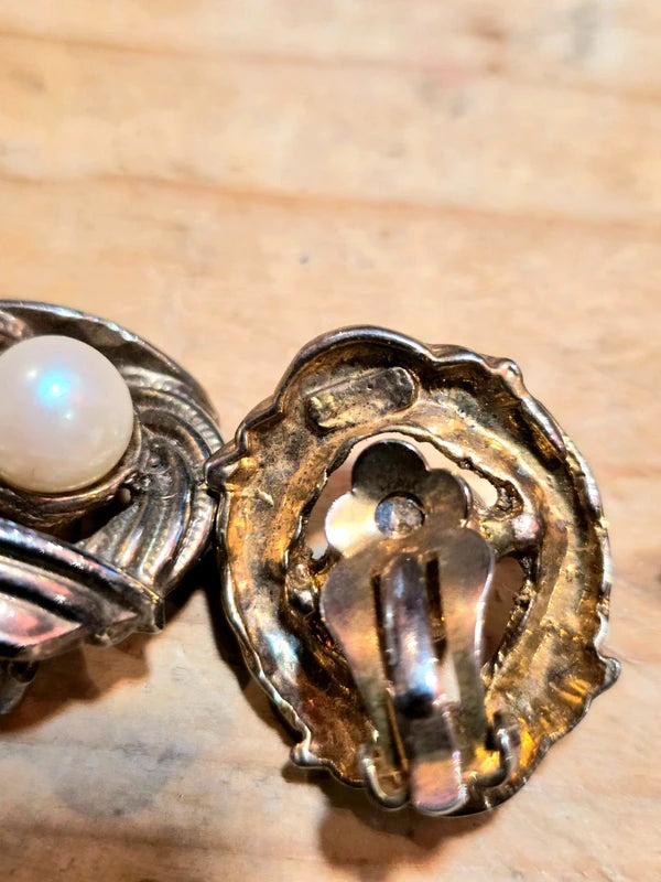 Vintage 60's Pearl Clip-On Earrings