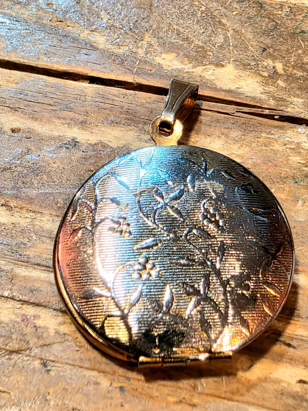 Vintage 60's / 70's Locket