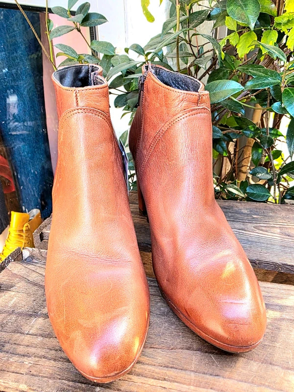 Vintage Van Dalen Ankle Boots