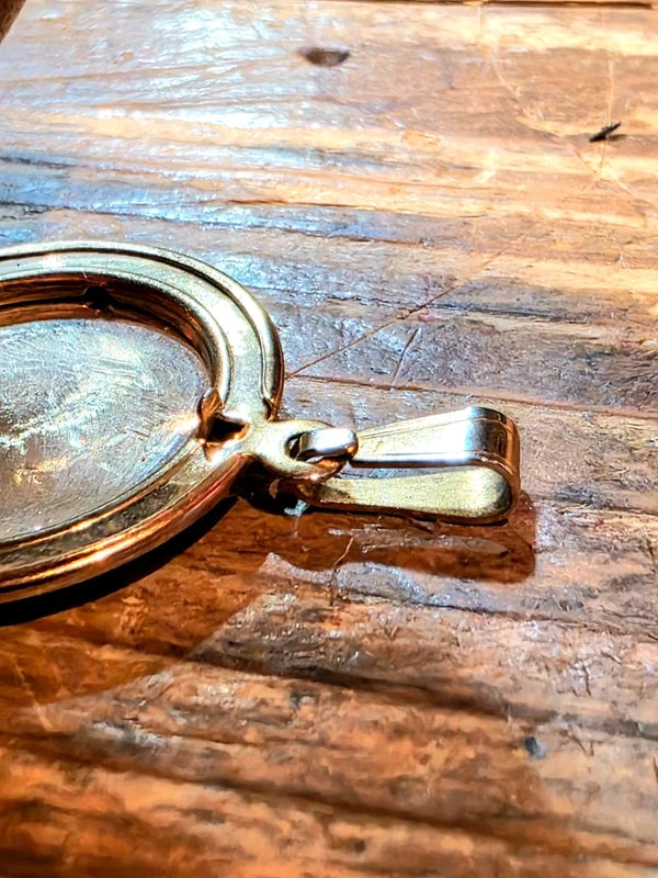 Vintage 60's / 70's Locket