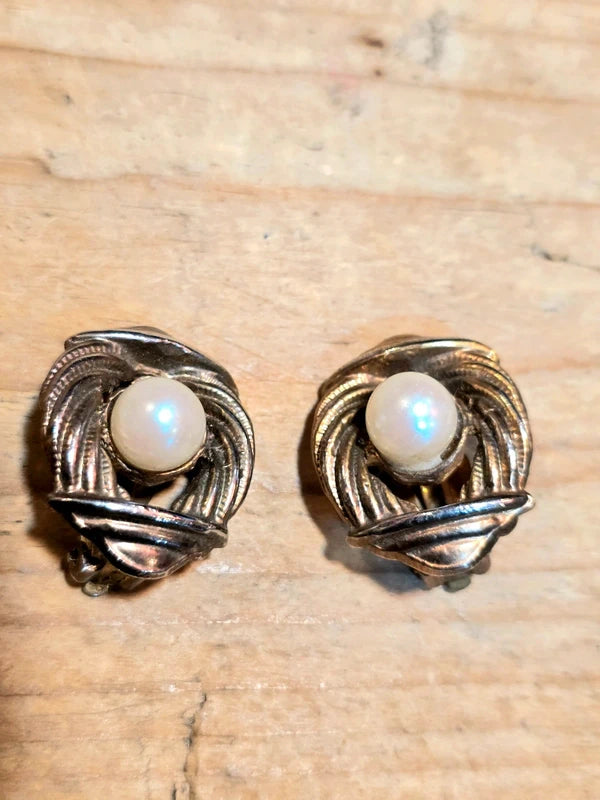 Vintage 60's Pearl Clip-On Earrings