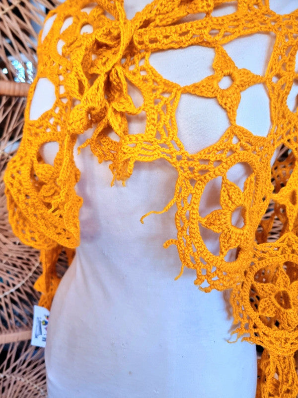 Vintage 70s / 80s Knitted wool Shawl