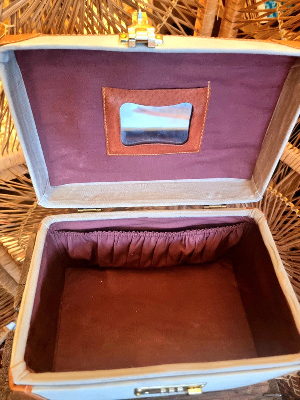 Vintage 40's/50's Makeup Case