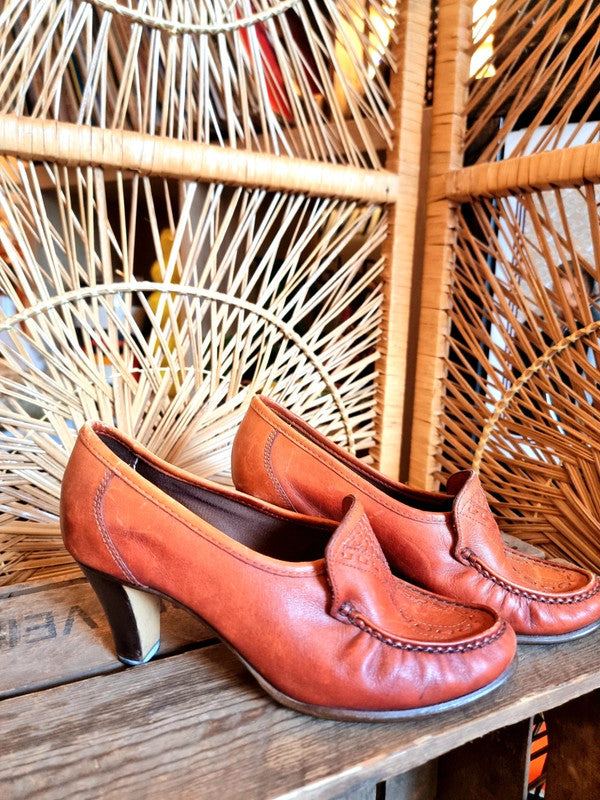 Vintage 70s Jen Leather Heeled Loafer Shoes