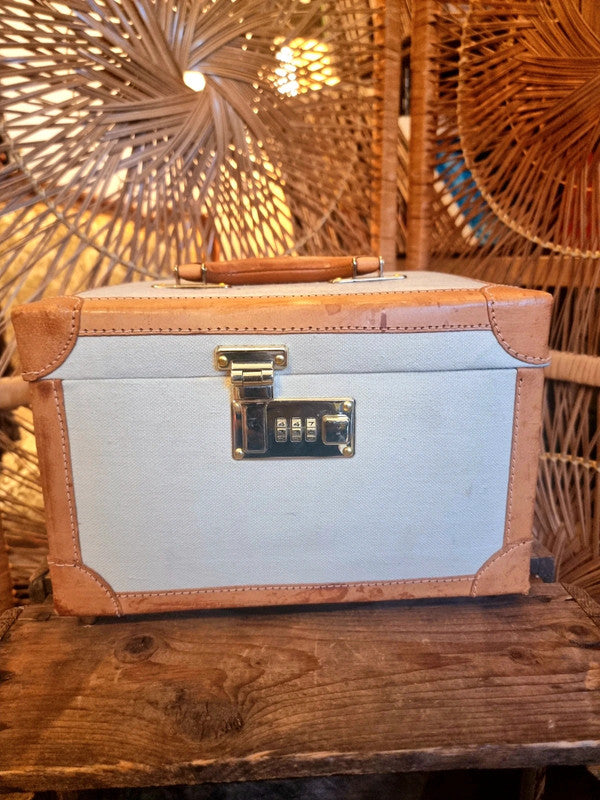 Vintage 40's/50's Makeup Case