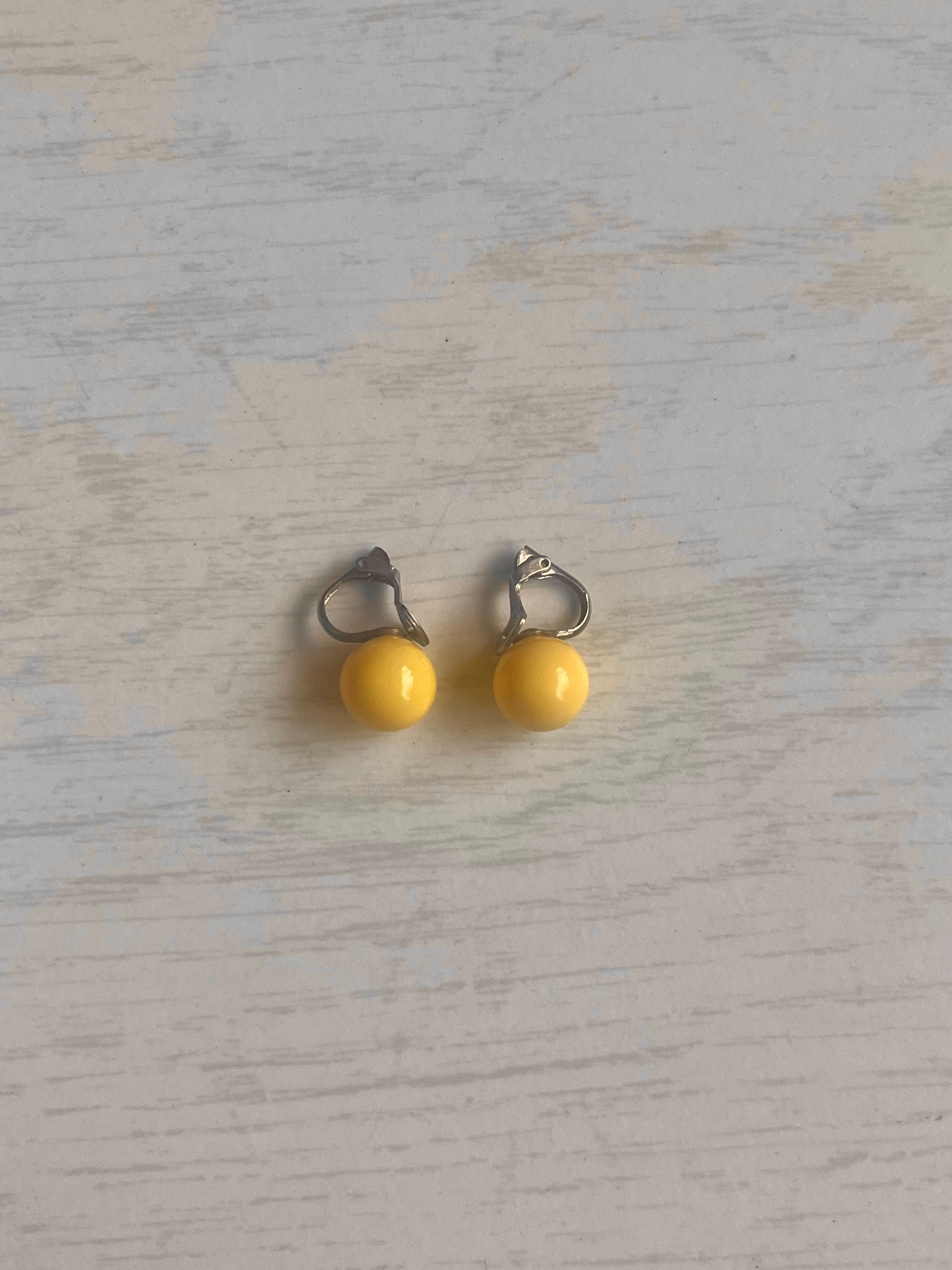 Vintage 90's Clip-On Earrings