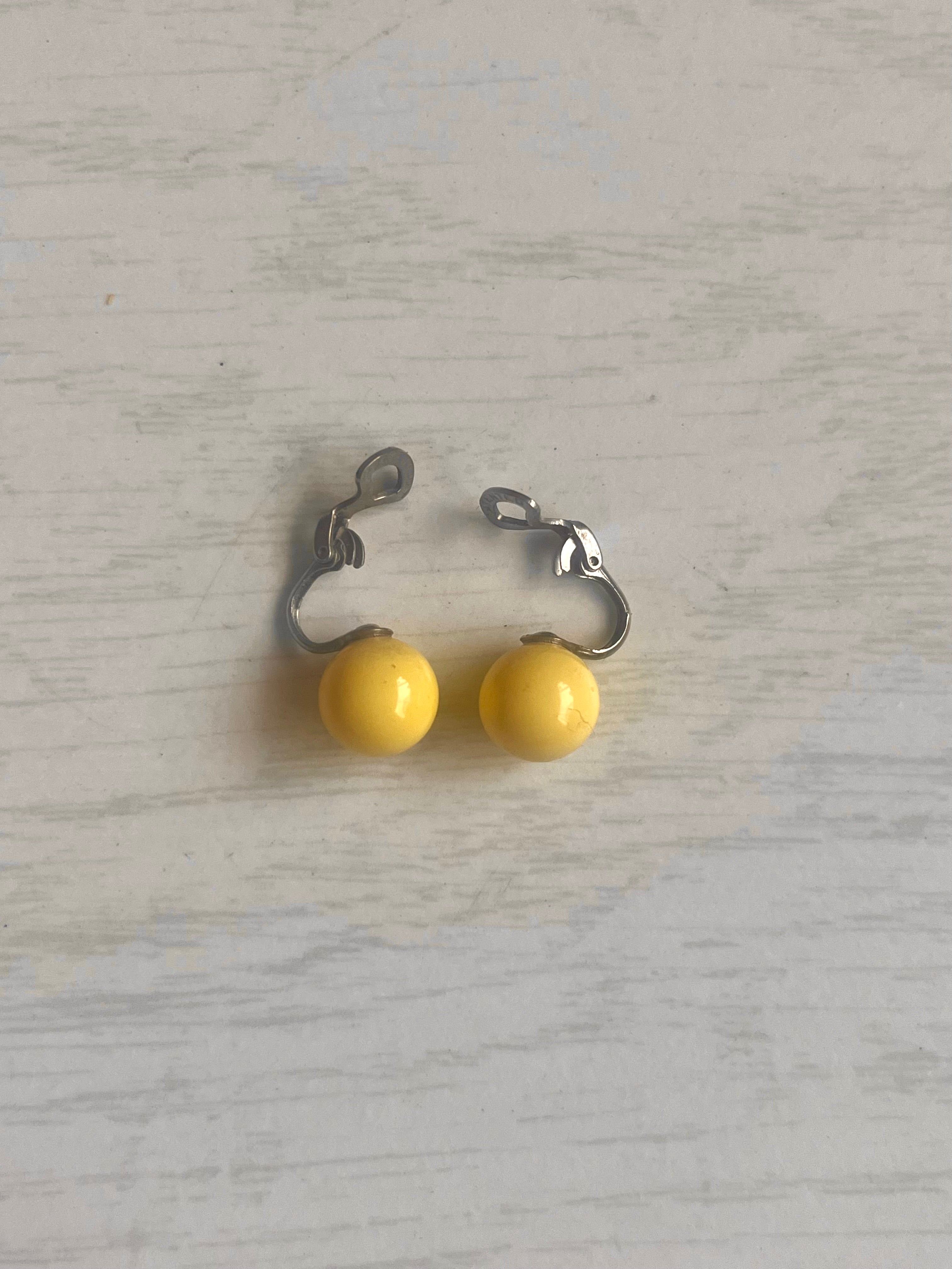 Vintage 90's Clip-On Earrings