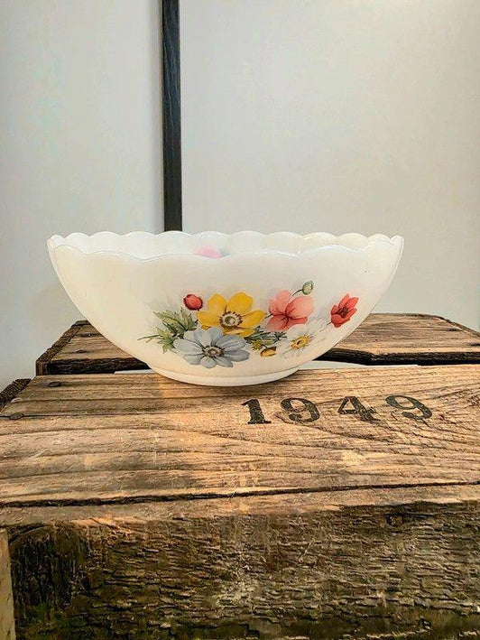 Arcopal France 9" Scalloped Milk Glass Mixing Bowl - Large - Yatva