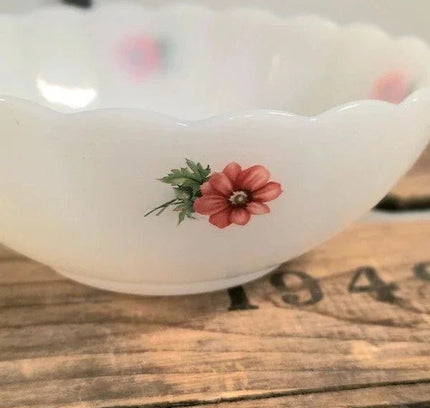 Arcopal France 9" Scalloped Milk Glass Mixing Bowl - Large - Yatva