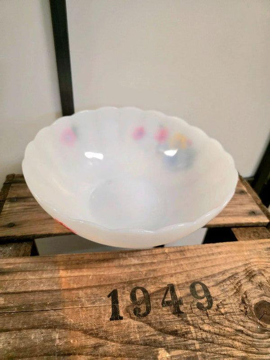 Arcopal France 9" Scalloped Milk Glass Mixing Bowl - Large - Yatva