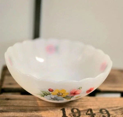 Arcopal France 9" Scalloped Milk Glass Mixing Bowl - Large - Yatva