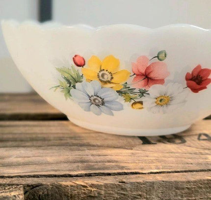Arcopal France 9" Scalloped Milk Glass Mixing Bowl - Large - Yatva