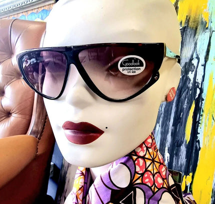 Brand New Deadstock Vintage 80s Good Look Sunglasses - Yatva