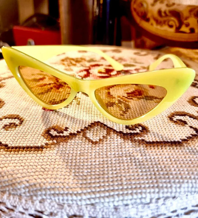 Brand New Retro Catseye Sunglasses - Yatva