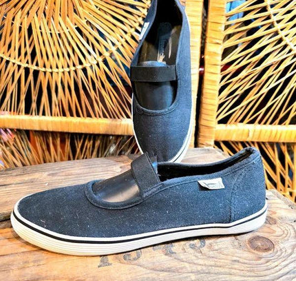 Brand New Teamcity Gymshoes - Yatva