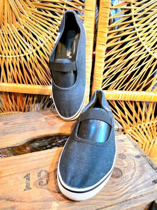 Brand New Teamcity Gymshoes - Yatva