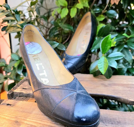Brand New Vintage Deadstock 60's / 70's Recta Heel Shoes - Yatva
