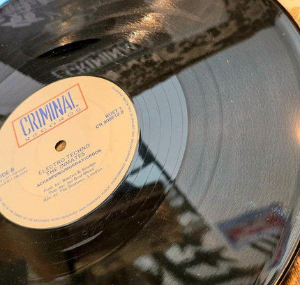 Chellé/The Inmates–Don't Let It Go To Your Head / Electro Techno Vinyl Record - Yatva