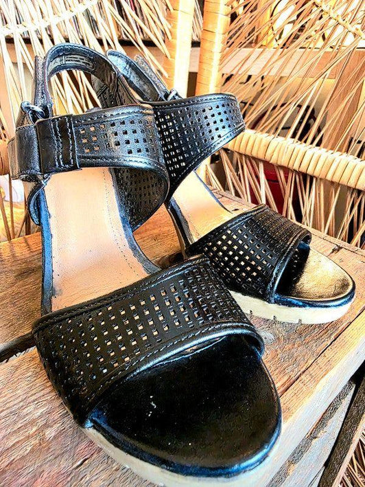 Clarks Pastina Malory Leather Block Heel Sandals - Yatva