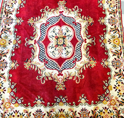 Classical Oriental Medallion Area Rug – Crimson Red & Ivory – 128 x 170 cm - Yatva