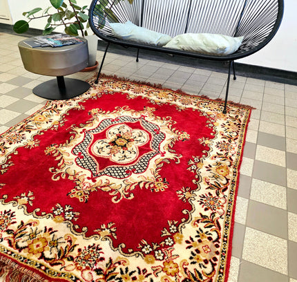 Classical Oriental Medallion Area Rug – Crimson Red & Ivory – 128 x 170 cm - Yatva
