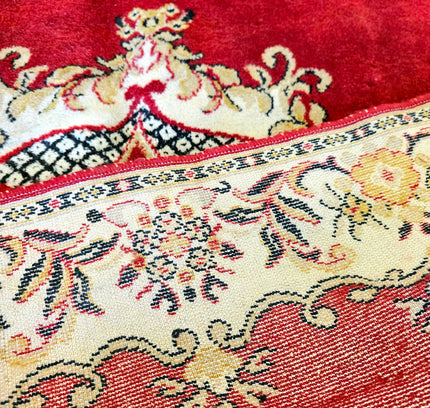 Classical Oriental Medallion Area Rug – Crimson Red & Ivory – 128 x 170 cm - Yatva