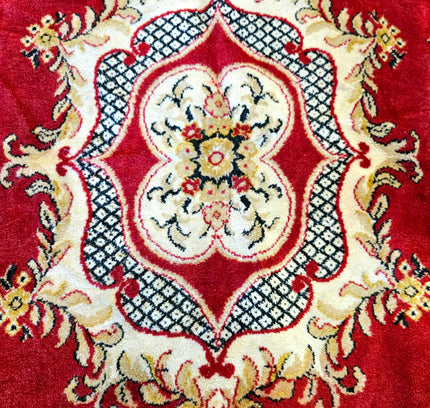 Classical Oriental Medallion Area Rug – Crimson Red & Ivory – 128 x 170 cm - Yatva