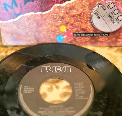 Daryl Hall + John Oates – Maneater b/w Delayed Reaction - Yatva