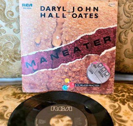 Daryl Hall + John Oates – Maneater b/w Delayed Reaction - Yatva