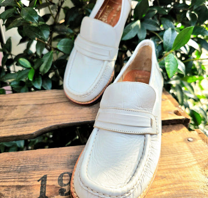 Deadstock Brand New 80's Avang Mocassin Shoes - Yatva