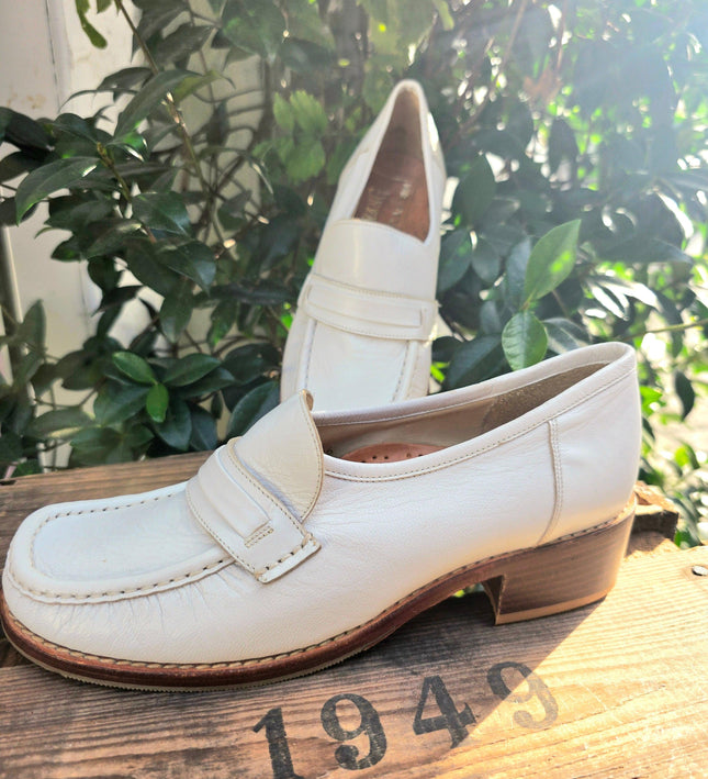 Deadstock Brand New 80's Avang Mocassin Shoes - Yatva