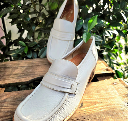 Deadstock Brand New 80's Avang Mocassin Shoes - Yatva