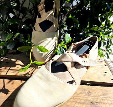 Deadstock Vintage Brand New 80s / 90s Pour - Elle Leather Strappy Shoes - Yatva