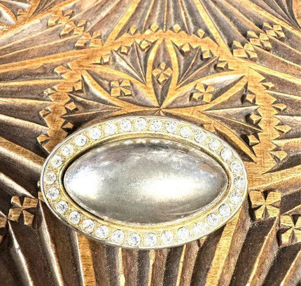 Elegant Oval Brooche - Yatva