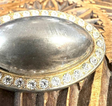 Elegant Oval Brooche - Yatva
