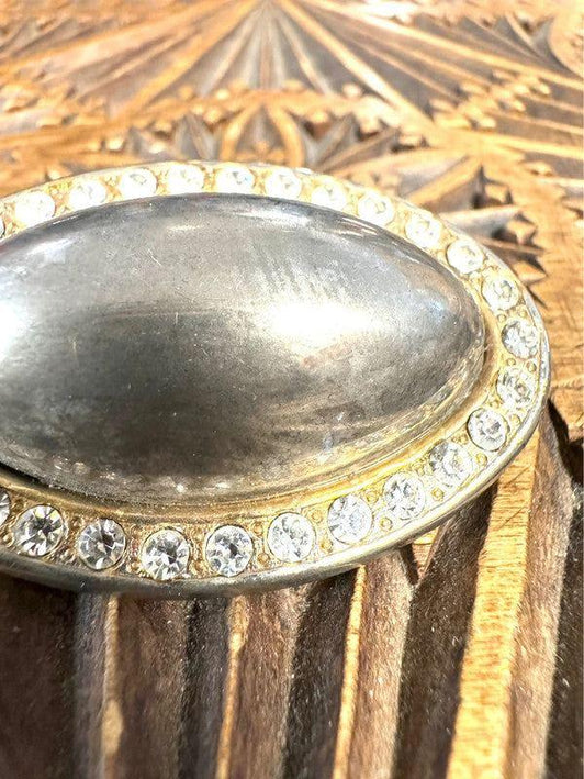 Elegant Oval Brooche - Yatva