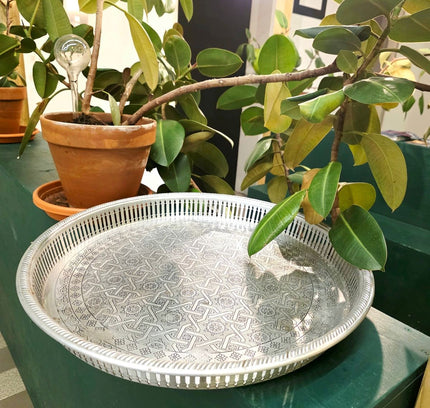 Elegant Round Silver - Plated Gallery Tray - Yatva