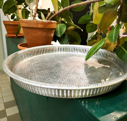 Elegant Round Silver - Plated Gallery Tray - Yatva