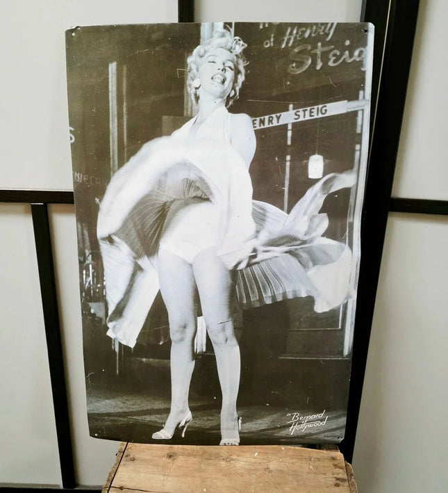Marilyn Monroe Bernard Hollywood Metal Wall Decor - Yatva