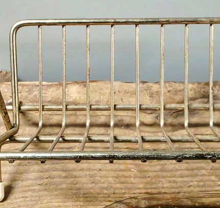 Mid-Century Vintage Brass Wire Letter & Napkin Holder - Yatva