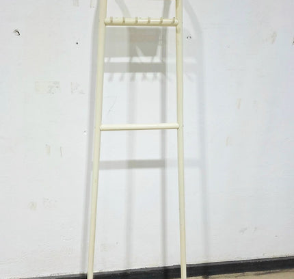 Minimalist Leaning Ladder Rack - Yatva