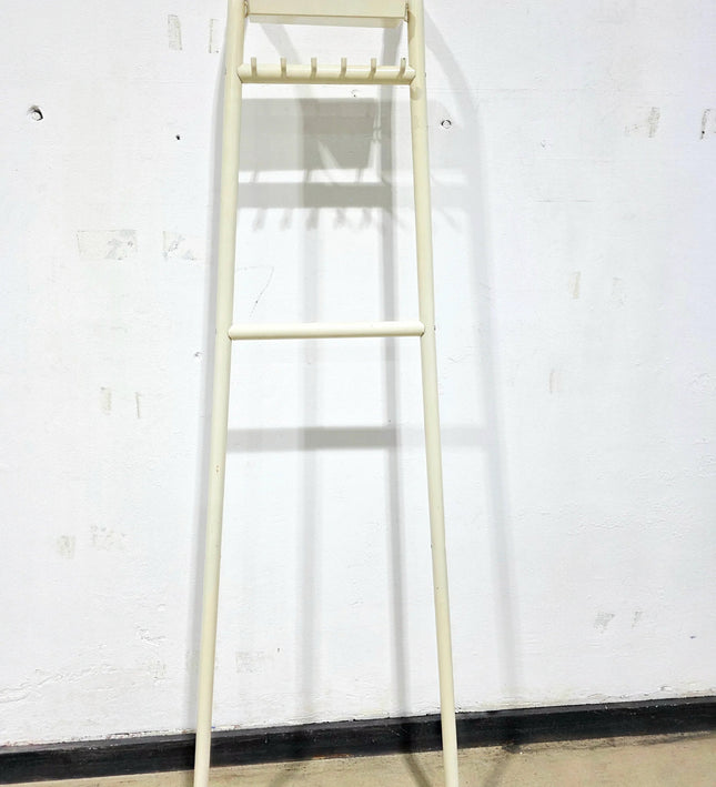 Minimalist Leaning Ladder Rack - Yatva