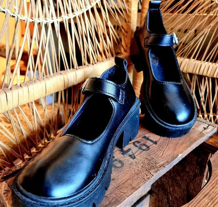 Platform Shoes - Yatva